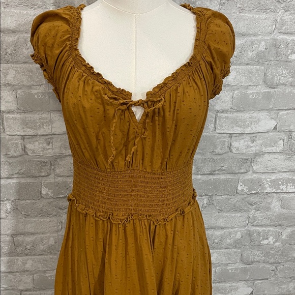 Old Navy  bohemian Swiss dot tiered maxi dress in a miners gold - Picture 2 of 7